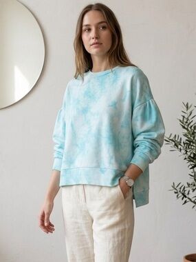 Cabana by Crown & Ivy Blue Tie Dye Puff Sleeve Sweatshirt Medium